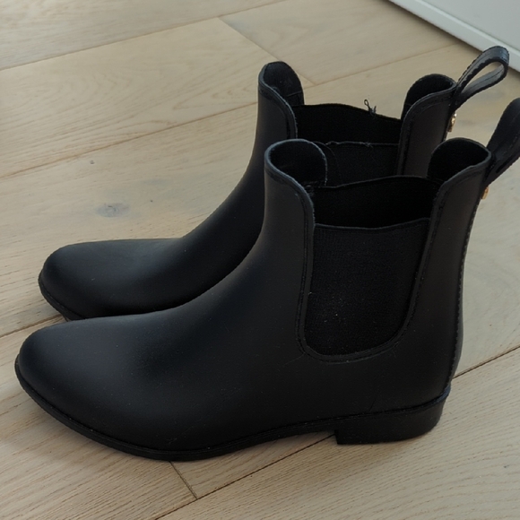 Sleek Black Ankle Boots - Picture 3 of 6